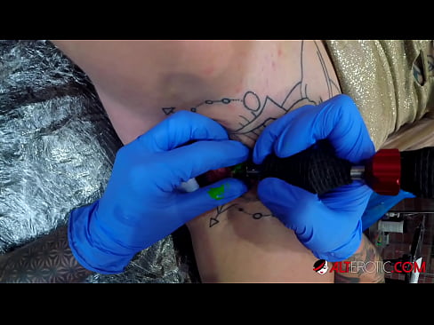❤️ Fìor tattooed hottie Sully Savage fhuair tattoo air a clitoris ️ Porn anal aig gd.mouthporn.ru ❌️